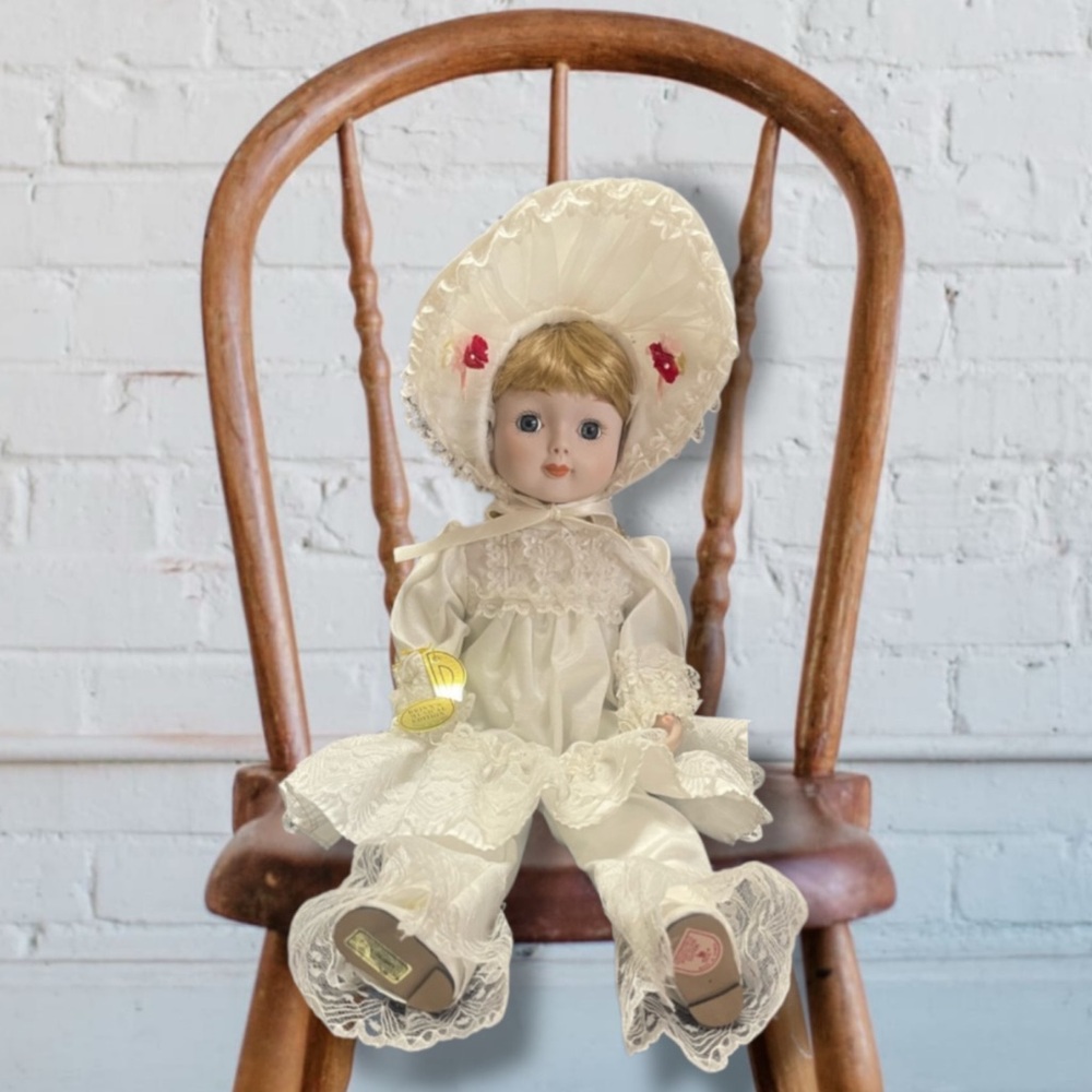 Vintage 1986 Brinn’s Collectible Music Porcelain Doll
